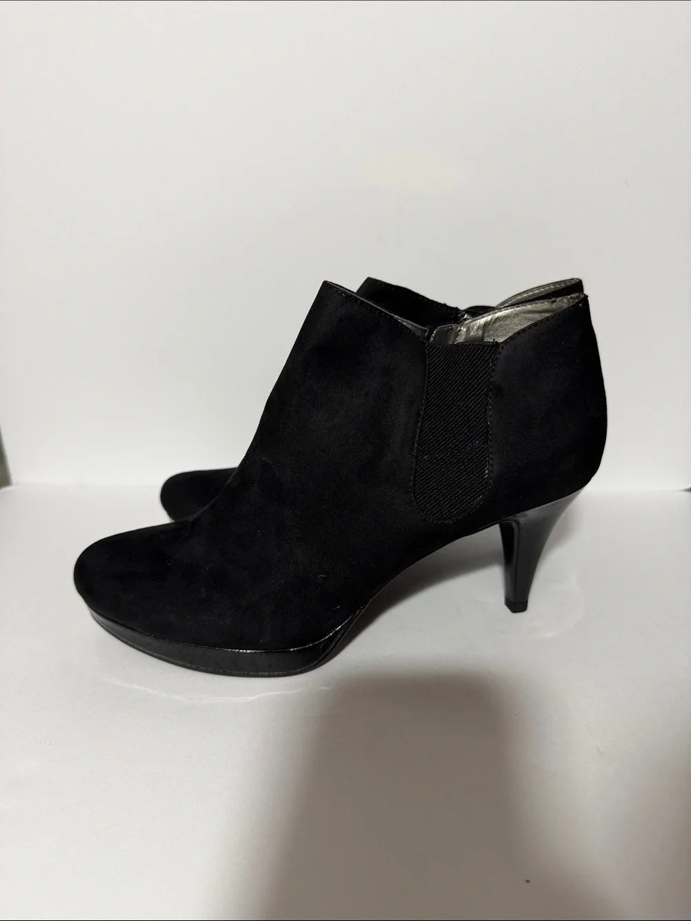 Bandolino Black Suede Heel Ankle Booties